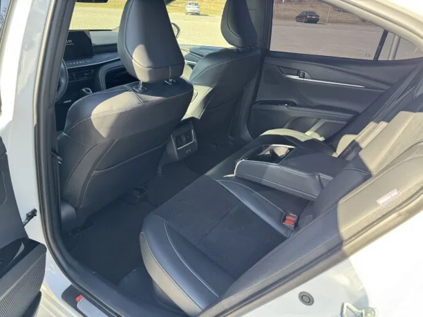 Toyota Camry 2024 — миниатюра 3