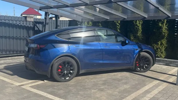 Tesla Model Y 2024 — миниатюра 2