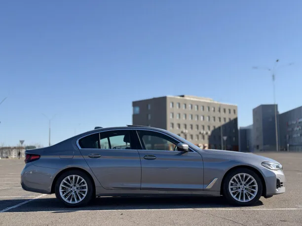 BMW 5 Series 2022 — миниатюра 3