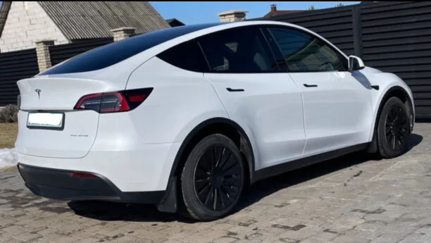 Tesla Model Y 2023 — миниатюра 4