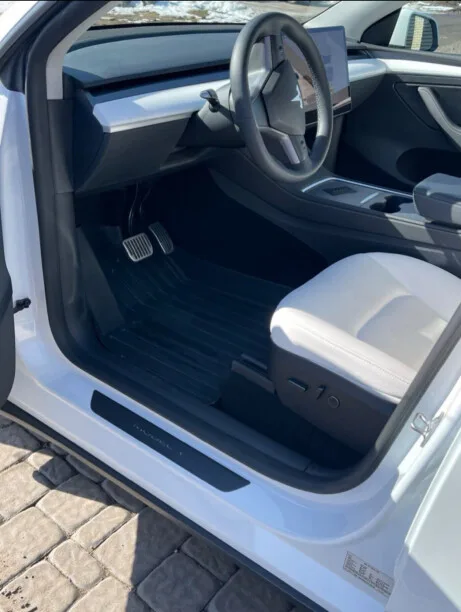 Tesla Model Y 2023 — миниатюра 5