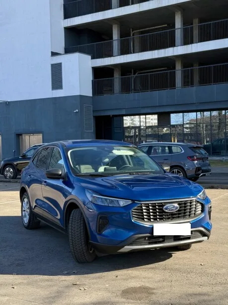 Ford Escape 2023 — фото 1, купить с доставкой в Москву
