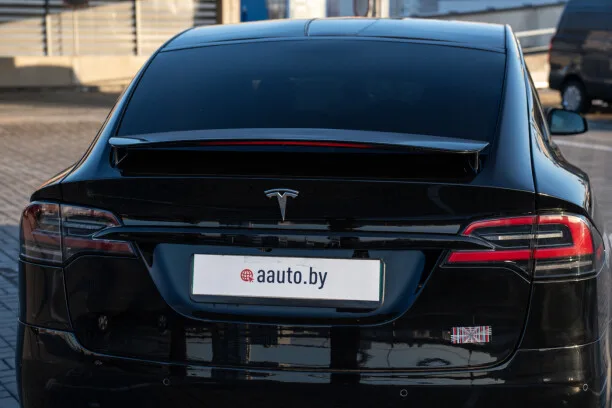 Tesla Model X 2022 — миниатюра 4