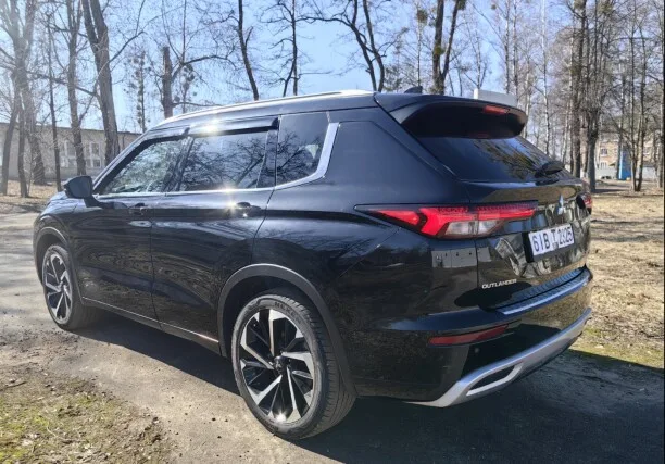 Mitsubishi Outlander 2022 — миниатюра 2