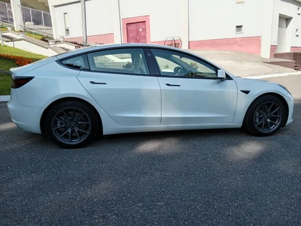 Tesla Model 3 2022 — миниатюра 3