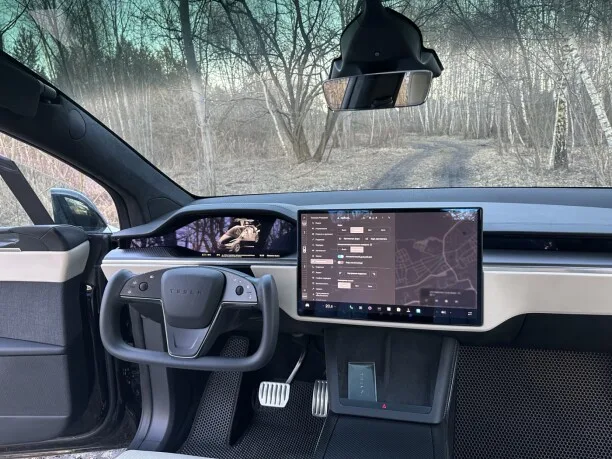 Tesla Model X 2022 — миниатюра 2