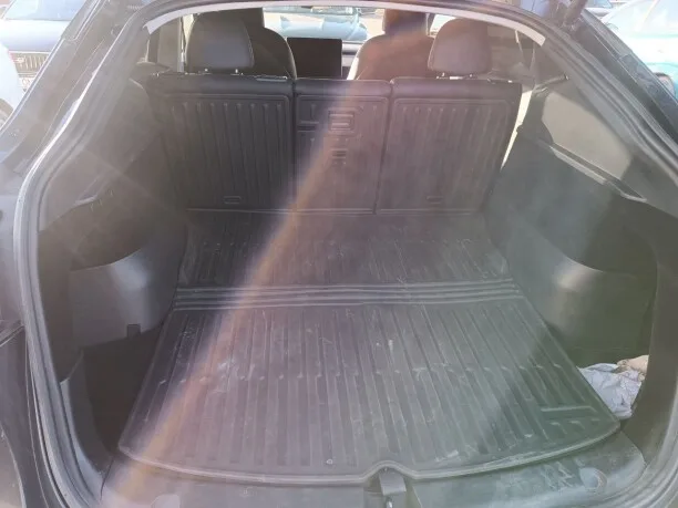 Tesla Model Y 2024 — миниатюра 2