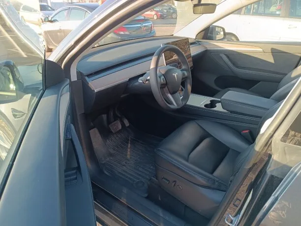 Tesla Model Y 2024 — миниатюра 4
