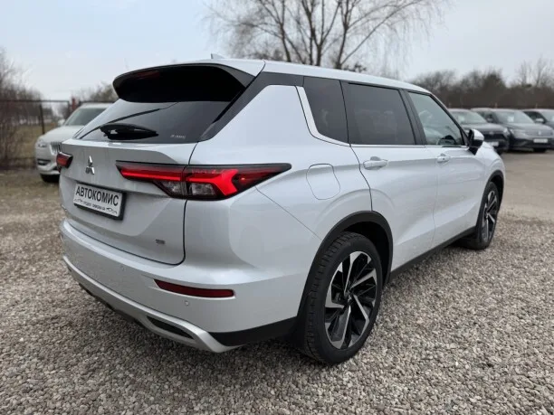 Mitsubishi Outlander 2023 — миниатюра 2