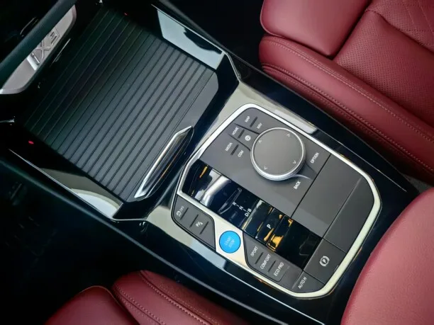 BMW iX3 2024 — миниатюра 2