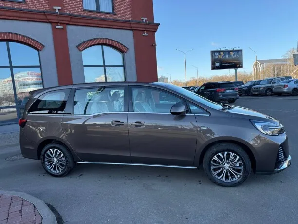 Buick GL8 2024 — миниатюра 4