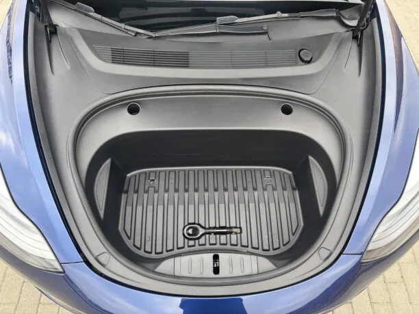 Tesla Model 3 2022 — миниатюра 3