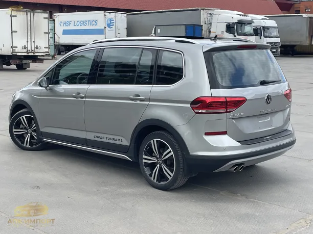 Volkswagen Touran 2022 — миниатюра 3