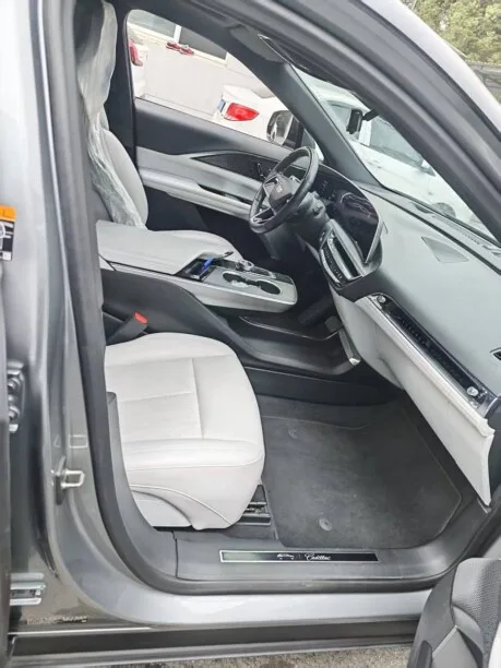 Cadillac Lyriq 2022 — миниатюра 2