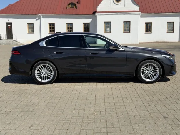 BMW 5 Series 2024 — миниатюра 3