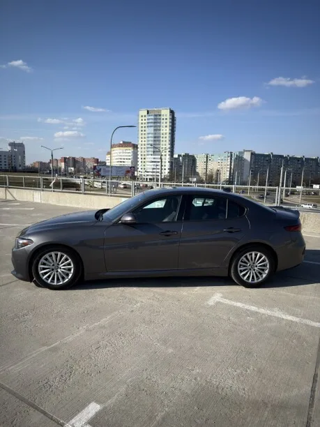 Alfa Romeo Giulia 2022 — миниатюра 5