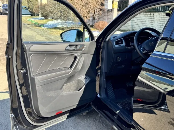 Volkswagen Tiguan Allspace 2023 — миниатюра 3