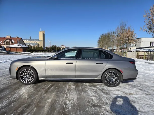 BMW 7 серия 2024 — миниатюра 3