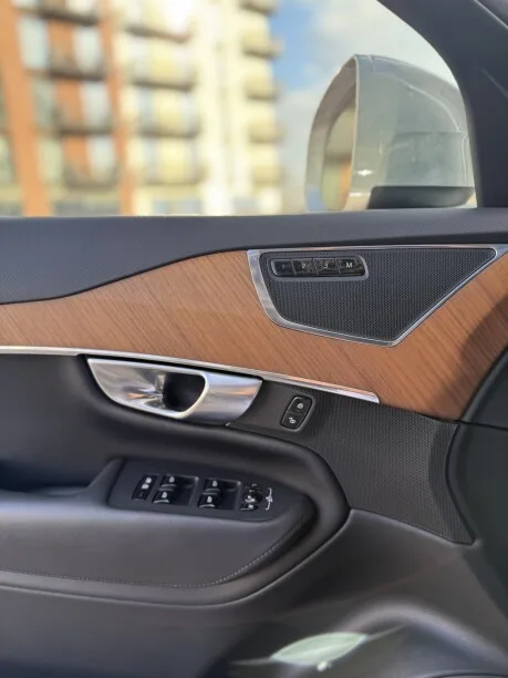 Volvo XC90 2023 — миниатюра 3