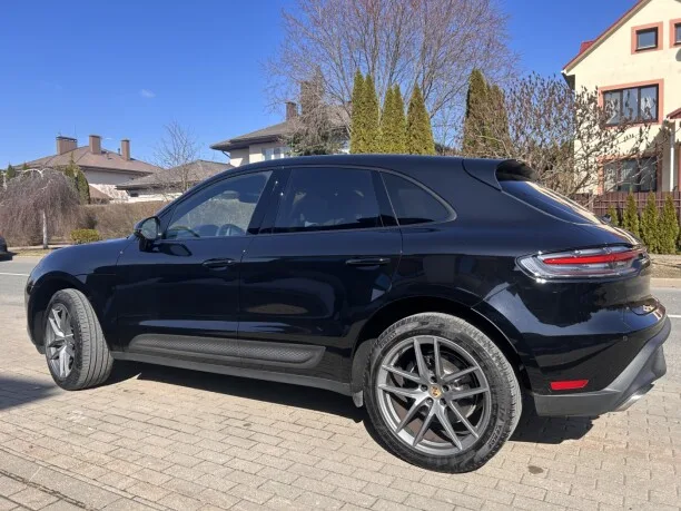 Porsche Macan 2022 — миниатюра 2