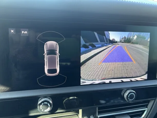 Porsche Macan 2022 — миниатюра 3