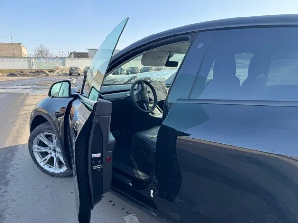 Tesla Model Y 2022 — миниатюра 2