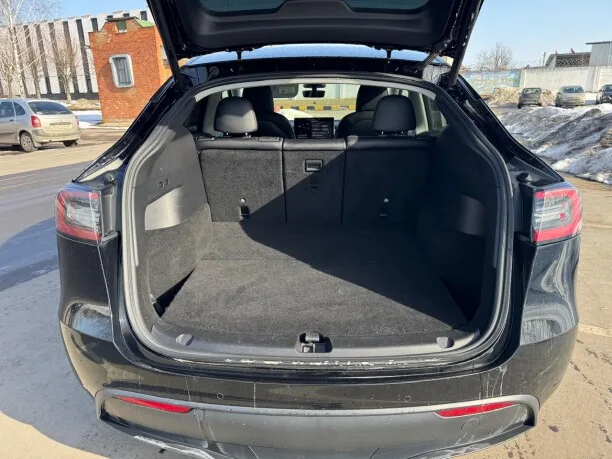 Tesla Model Y 2022 — миниатюра 3
