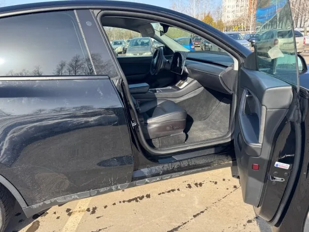 Tesla Model Y 2022 — миниатюра 5