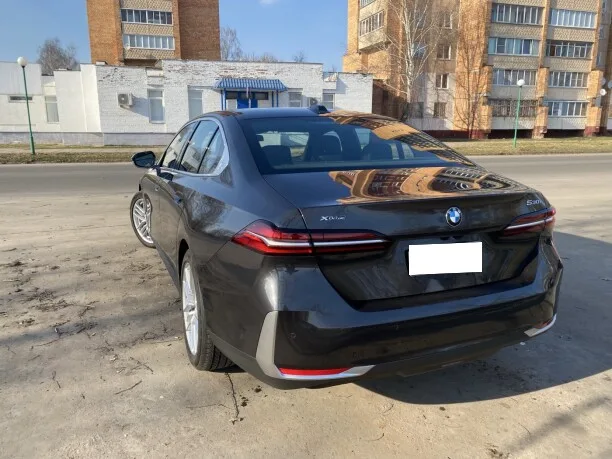 BMW 5 Series 2025 — миниатюра 4