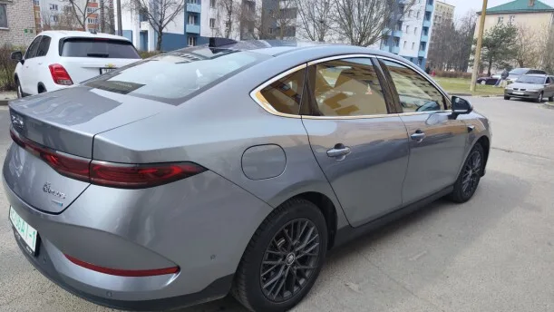 BYD Qin PLUS EV 2025 — фото 1, купить с доставкой в Москву