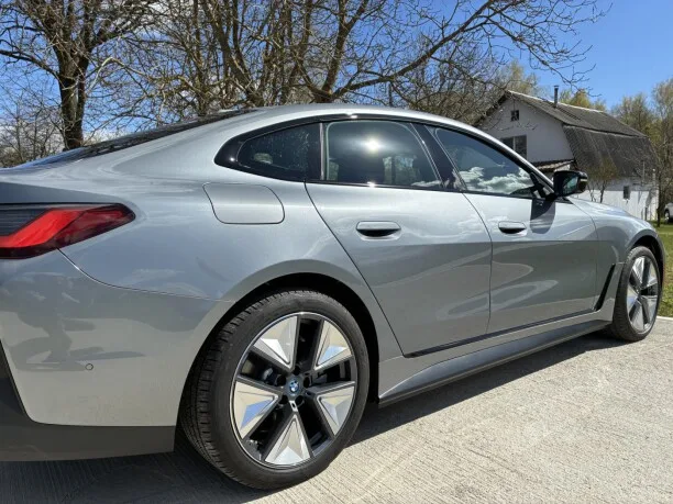 BMW i4 2024 — миниатюра 5