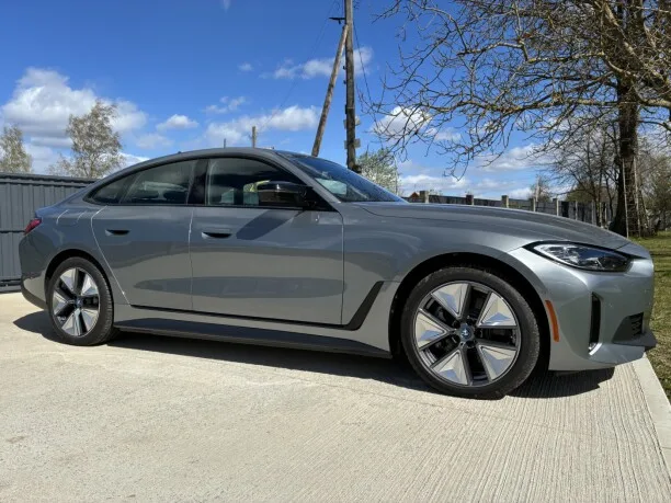 BMW i4 2024 — фото 1, купить с доставкой в Москву