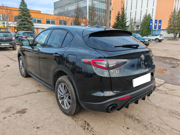 Alfa Romeo Stelvio 2023 — миниатюра 3