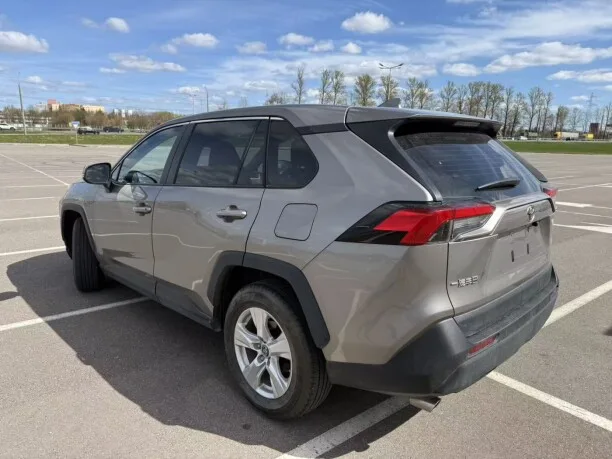 Toyota RAV4 2022 — миниатюра 2