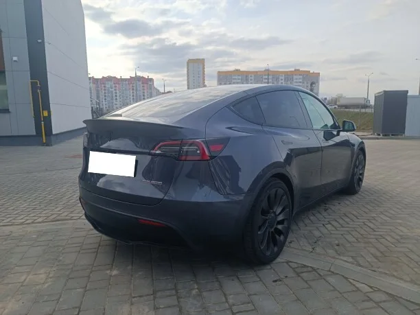 Tesla Model Y 2022 — миниатюра 3