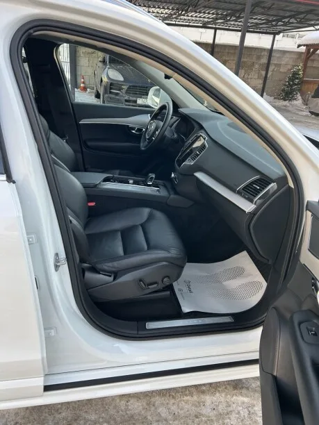 Volvo XC90 2023 — миниатюра 3