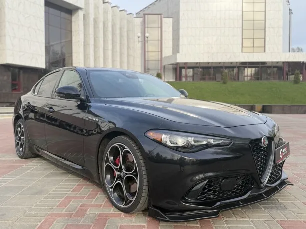 Alfa Romeo Giulia 2022 — миниатюра 4