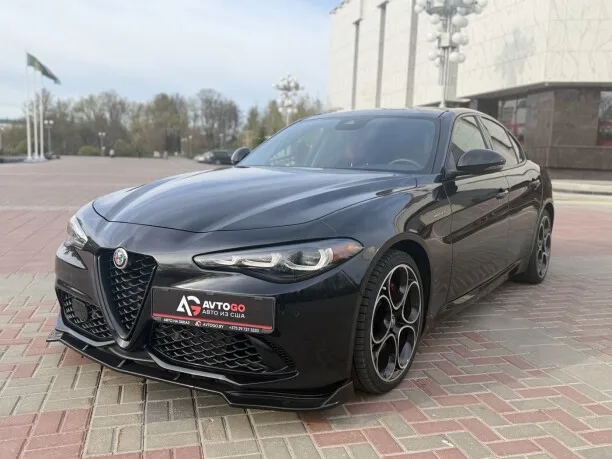 Alfa Romeo Giulia 2022 — миниатюра 5