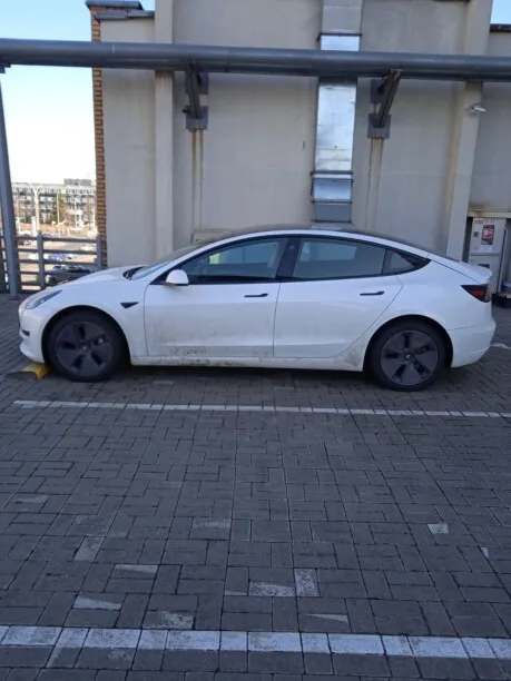 Tesla Model 3 2022 — миниатюра 4
