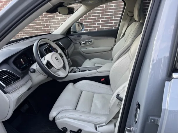 Volvo XC90 2023 — миниатюра 3