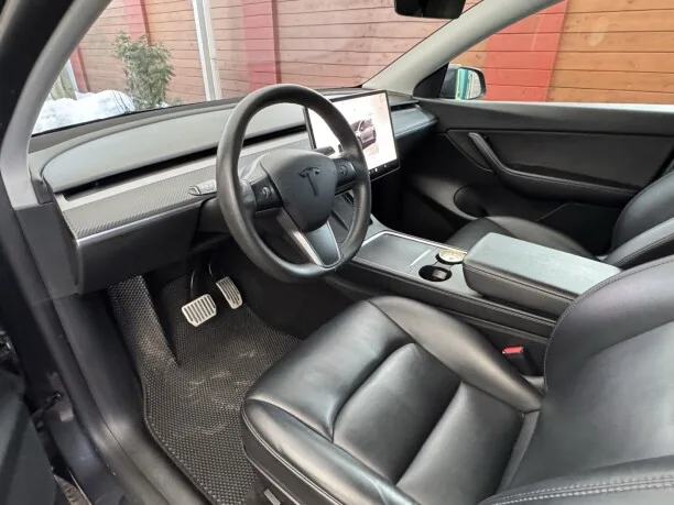 Tesla Model Y 2022 — миниатюра 2