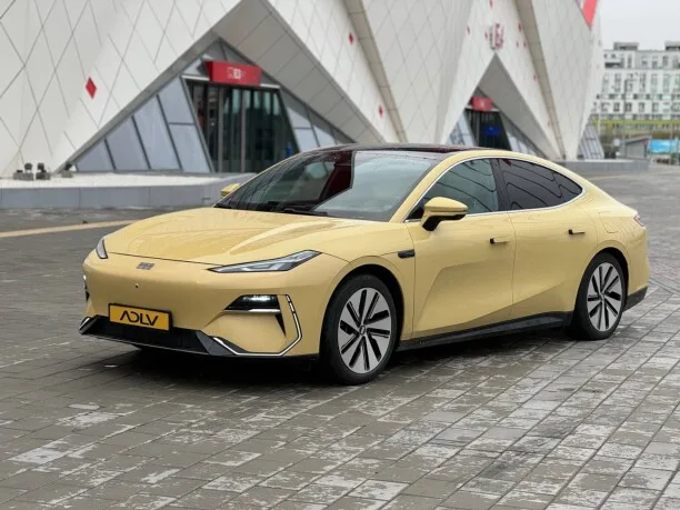 Geely Galaxy E8 2024 — фото 1, купить с доставкой в Москву