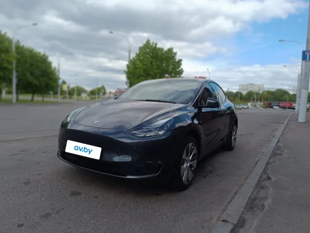 Tesla Model Y 2024 — фото 1, купить с доставкой в Москву