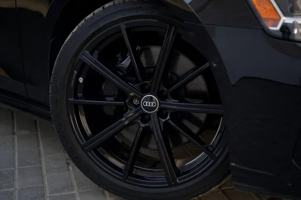 Audi A8 2023 — миниатюра 3