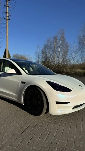 Tesla Model 3 2023 — миниатюра 3