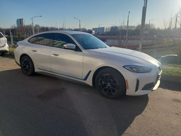 BMW i4 2023 — миниатюра 2