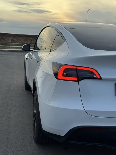 Tesla Model Y 2024 — миниатюра 2