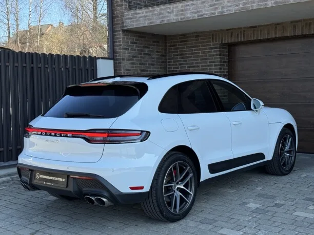 Porsche Macan 2023 — миниатюра 2