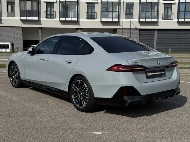 BMW 5 Series 2024 — миниатюра 2