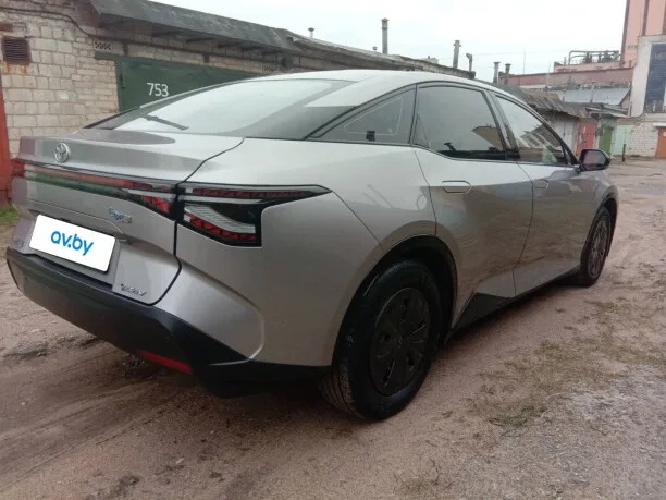 Toyota bZ3 2023 — миниатюра 2